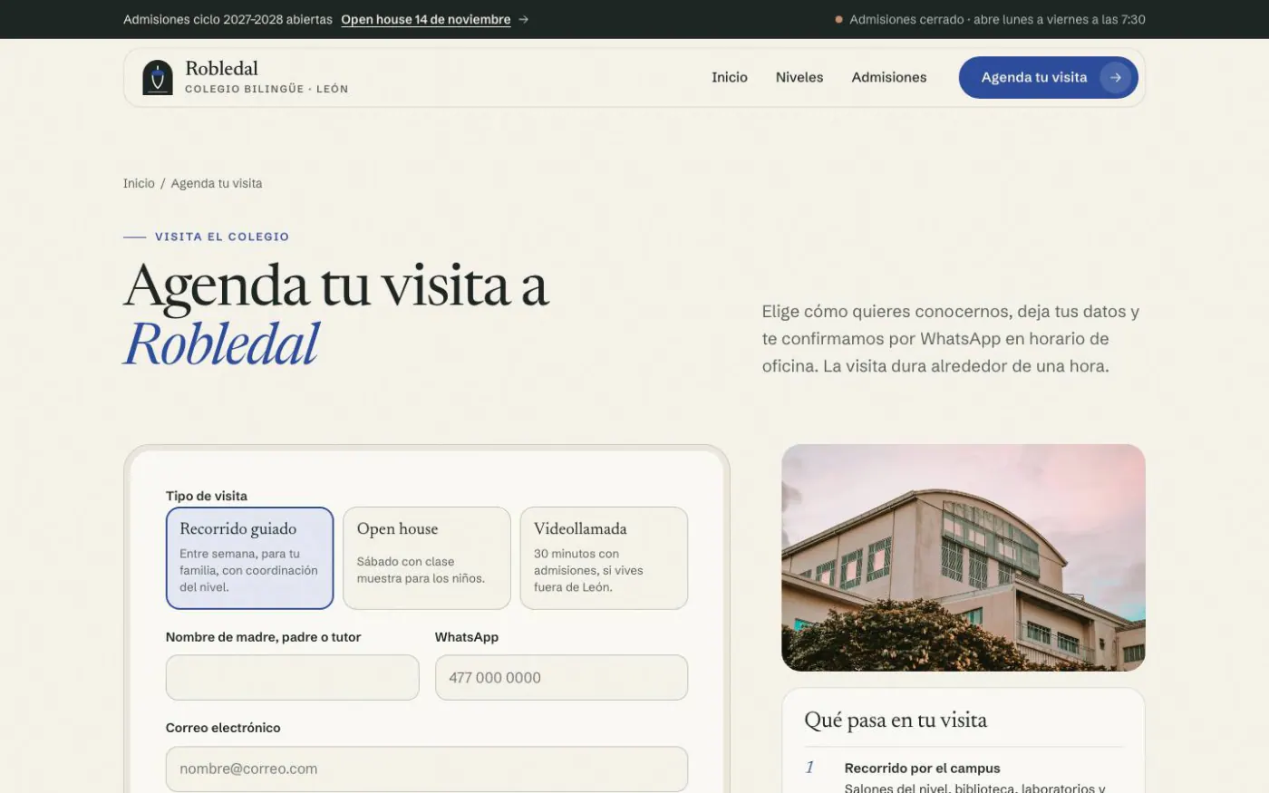 Book a visit page of the Colegio Robledal demo on desktop