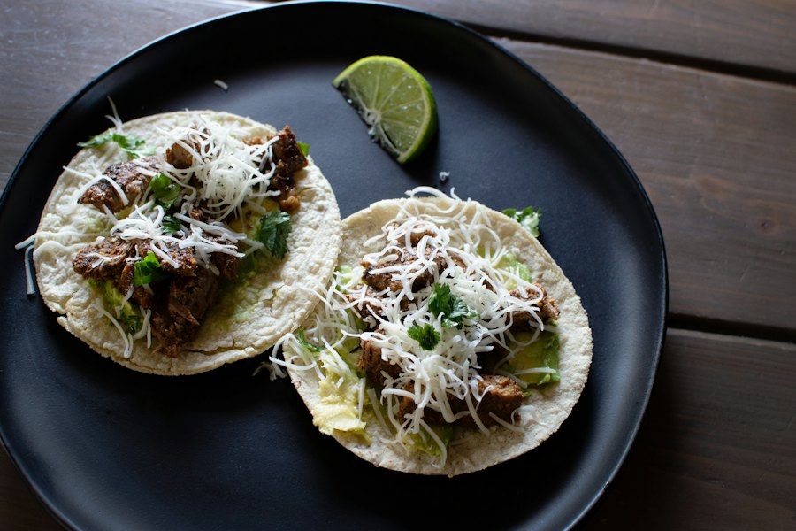 Tacos de carne asada con limón
