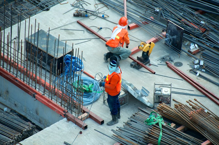 Trabajadores preparando colado de losa con acero de refuerzo