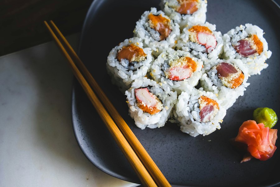 Rollo de salmón con palillos de madera